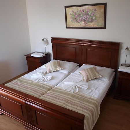 Hotel Oko นิตรา ภายนอก รูปภาพ